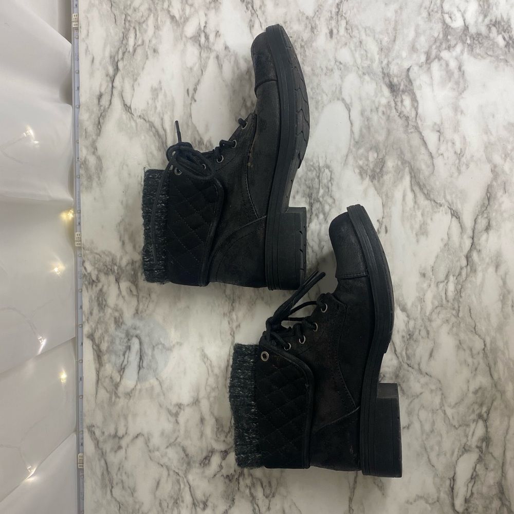 Boots - Picture 4 of 6